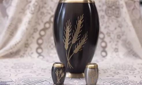 Small Brecon urn / Wrn Aberhonddu fach.